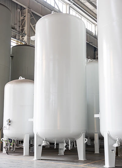 Design and operation of cryogenic storage vessels for producing liquid nitrogen and oxygen safely