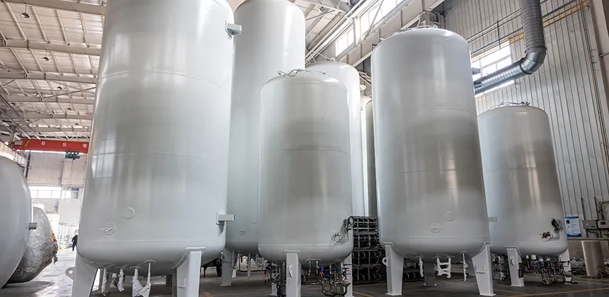 Industrial cryogenic storage tank for liquid nitrogen, oxygen, and LNG