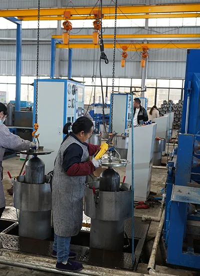 Hydrostatic testing of gas cylinder in water jacket measuring pressure expansion and structural integrity