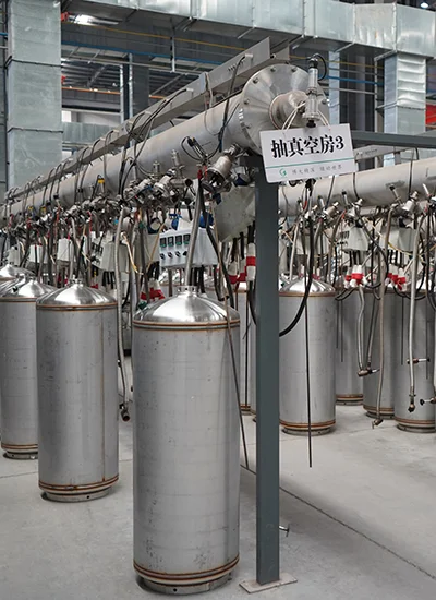 Liquid nitrogen stored in cryogenic dewar showing static holding time and evaporation rate control