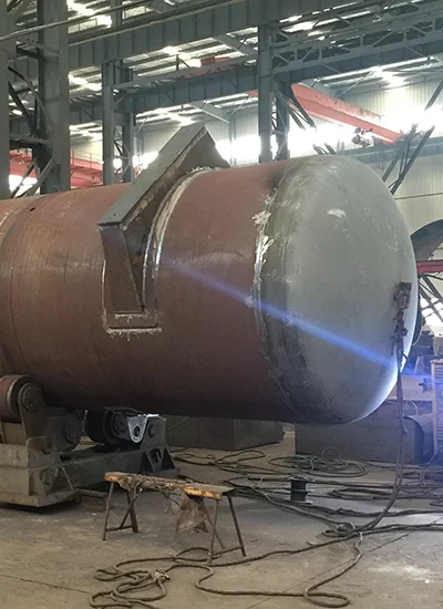 Cross section of cryogenic tank materials showing thermal insulation and structural layers under extreme low temperatures