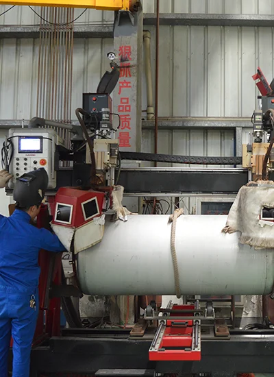 automatic-welding-cryogenic-tank Automated welding system manufacturing a cryogenic storage tank