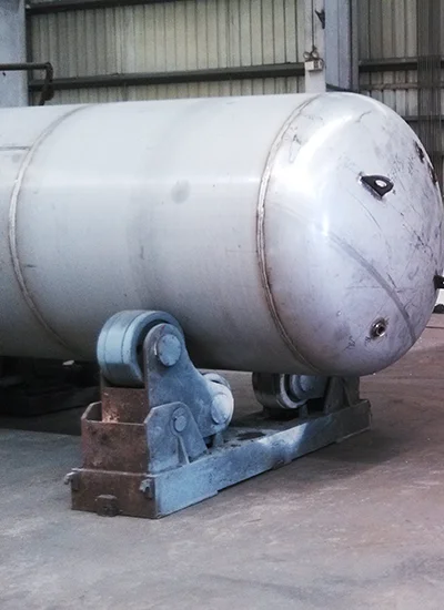 cryogenic-tank-fabrication Industrial fabrication of a cryogenic tank in a manufacturing workshop