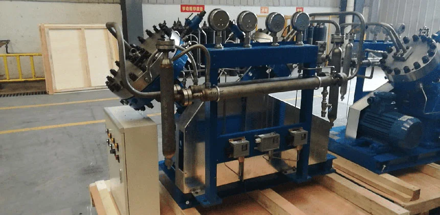 Industrial diaphragm compressor for high-pressure gas compression